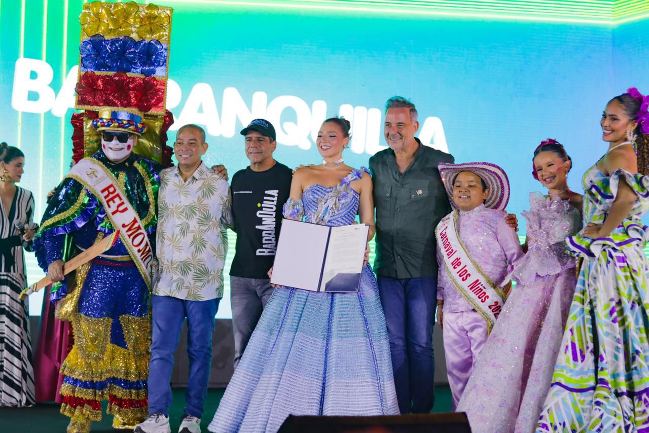 En el Maelcón del Río, Carnaval de Barranquilla entregó el decreto Real a Michelle Char